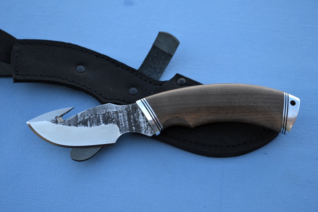 Нож "Скиннер" (Х12МФ, дюраль, корень ореха)